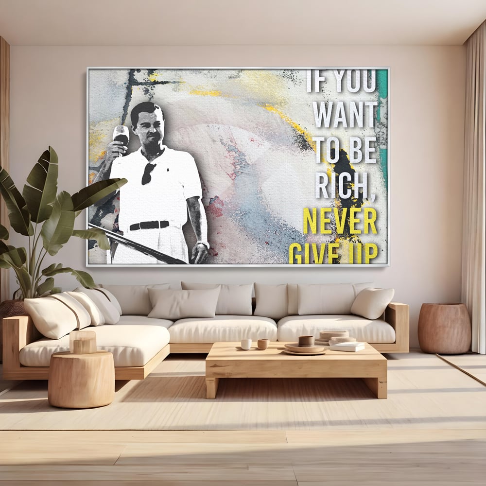 Tablou canvas cu tablou canvas cu leonardo dicaprio, in rama de aluminiu argintiu, pe perete intr-un living